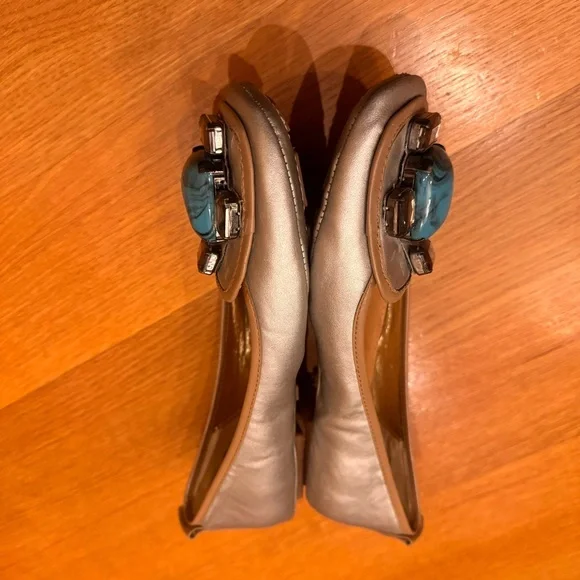 Libby Edelman Metallic Flats with Turquoise look Size 7 1/2 feminine resort wear - Picture 2 of 9